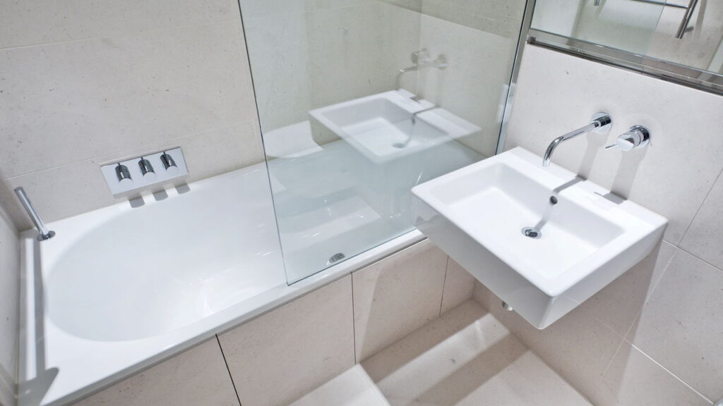 Métodos eficazes que podem evitar pragas em banheiros úmidos e mal ventilados!