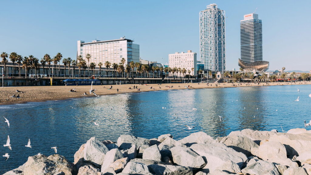 Cidade europeia é perfeita para quem ama praias deslumbrantes