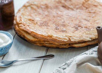 Nem panqueca, nem crepe: a massa fininha que derrete na boca