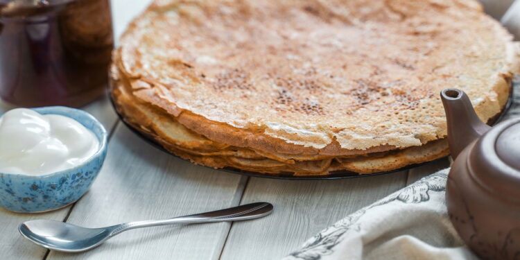 Nem panqueca, nem crepe: a massa fininha que derrete na boca