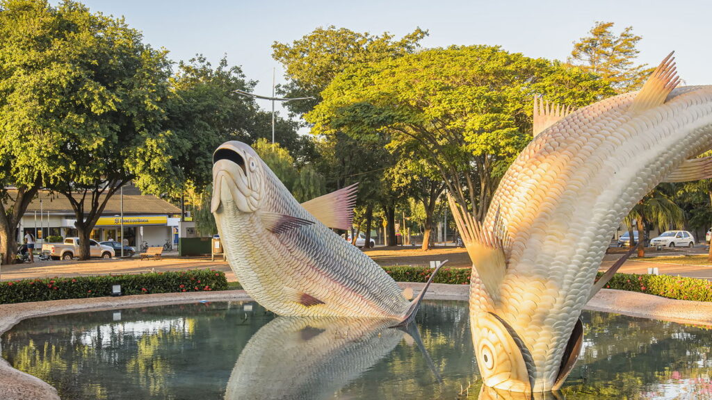 A praia de água cristalina a 265 km da capital que poucos conhecem!