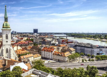 Essa capital desempenha um papel chave nas conexões entre o leste e oeste europeu!