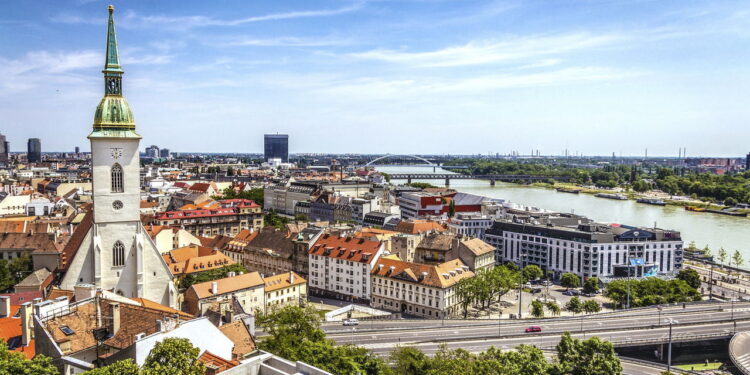 Essa capital desempenha um papel chave nas conexões entre o leste e oeste europeu!