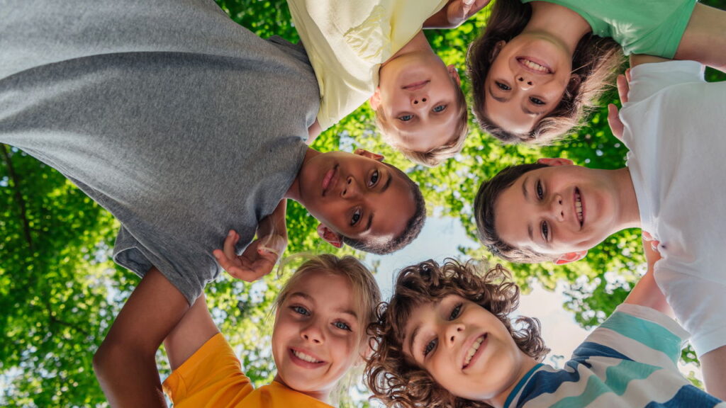 Férias sem rotina podem impactar o comportamento infantil, alertam psicólogos