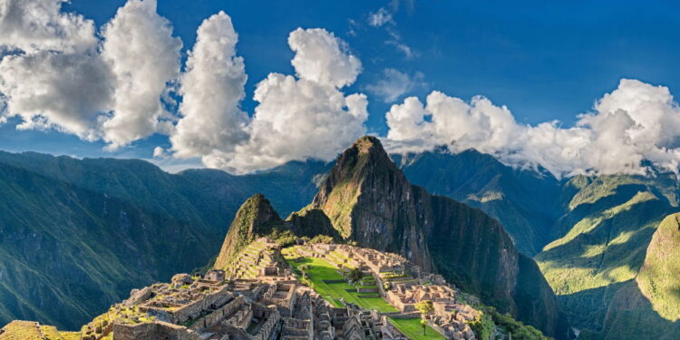 A cidade mais espiritual da América do Sul respira história viva