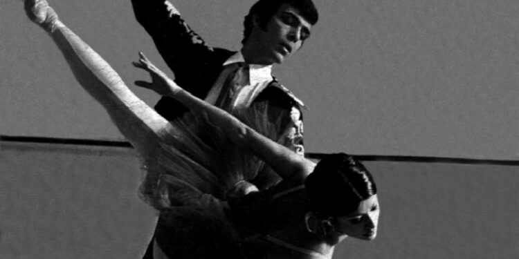 O bailarino mais influente do Brasil nos morre aos 92 anos