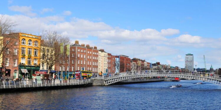 Capital que combina um rico patrimônio histórico com uma vida moderna pulsante!