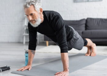 Os 3 exercícios para acelerar o metabolismo usando só o peso do corpo