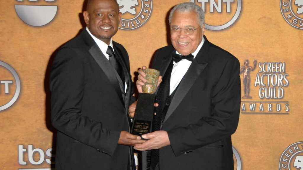 Morreu aos 93 anos voz inconfundível de Darth Vader e Mufasa