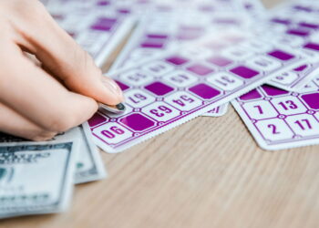 Bilhete de US$ 2 leva histórico prêmio de US$ 1,58 Bilhão no Mega Millions!