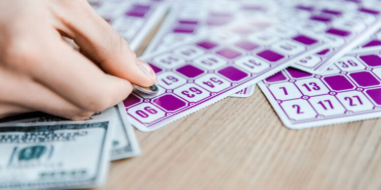 Bilhete de US$ 2 leva histórico prêmio de US$ 1,58 Bilhão no Mega Millions!