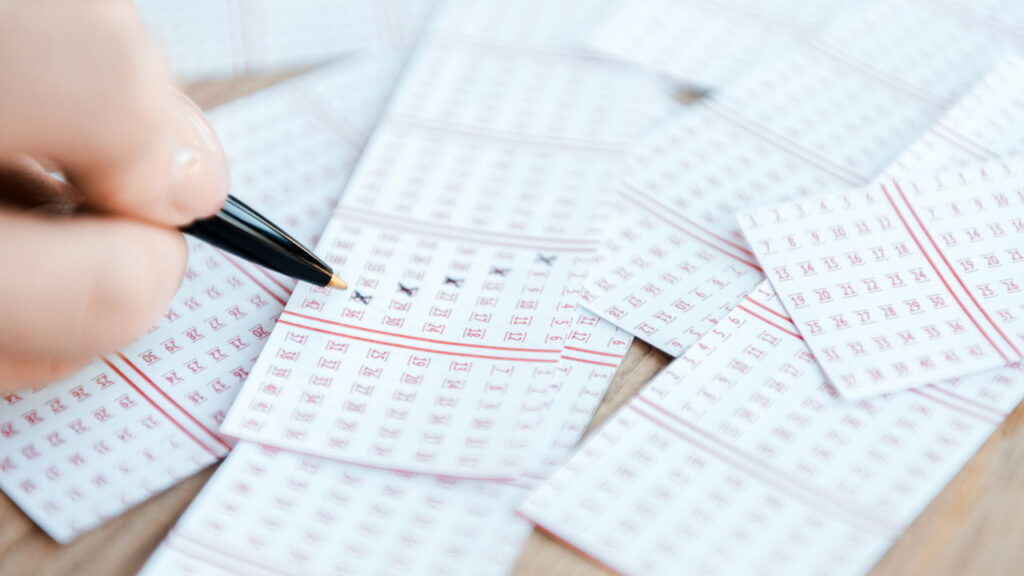 Bilhete de US$ 2 leva histórico prêmio de US$ 1,58 Bilhão no Mega Millions!