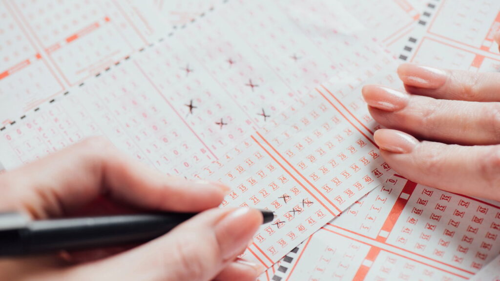 Apostador de Rocklin ganhou US$ 5,7 Milhões no Powerball sem acertar o Powerball!