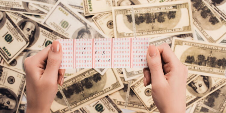 Bilhete de US$ 2 leva US$ 1,337 bilhões no Mega Millions um dos maiores da história!