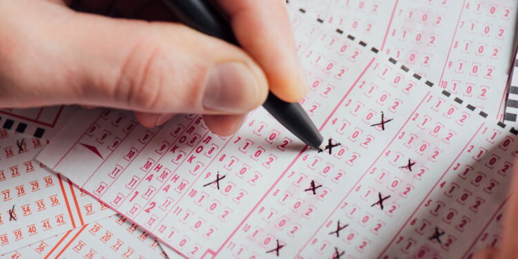 Morador do RJ levou para casa R$131 milhões da Mega-Sena com apenas R$ 5!