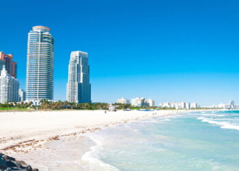 Cidade é conhecida por ter praias fascinantes com areias cristalinas