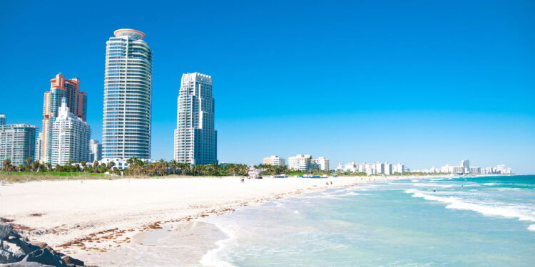 Cidade é conhecida por ter praias fascinantes com areias cristalinas