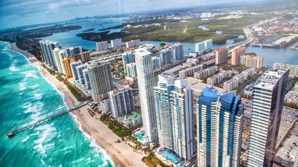 Cidade é conhecida por ter praias fascinantes com areias cristalinas
