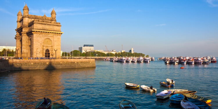 Cidade frequentemente reconhecida como o coração econômico do país