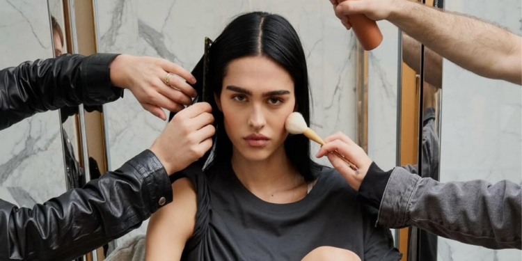 Os melhores truques de beleza dos anos 2000 que ainda funcionam