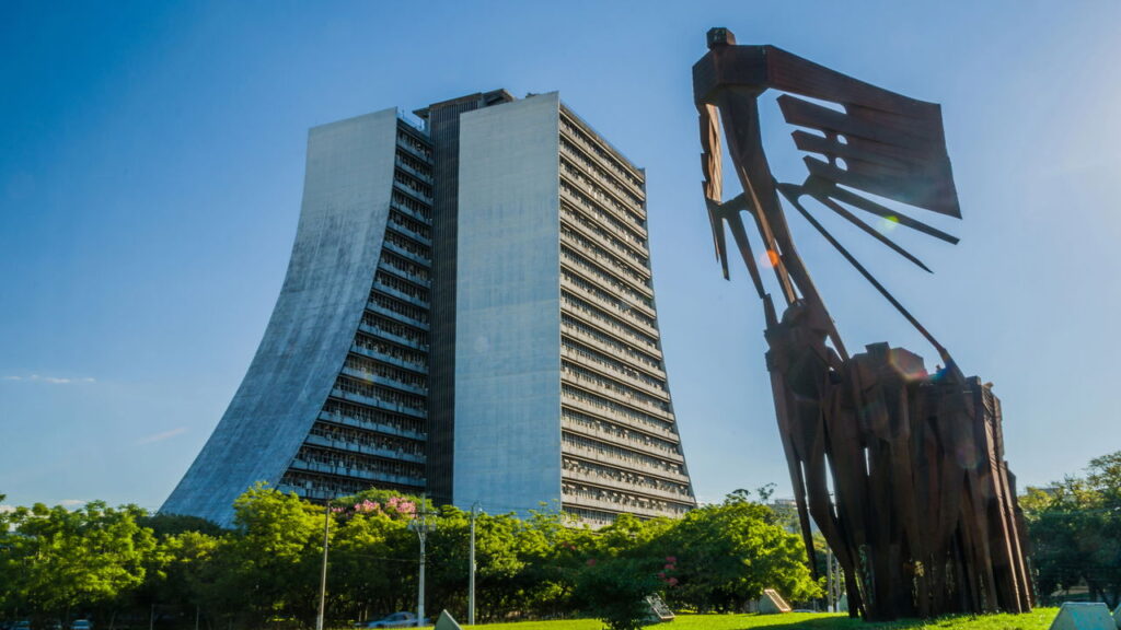 Cidade com charme urbano e eventos culturais repletos de gastronomias únicas