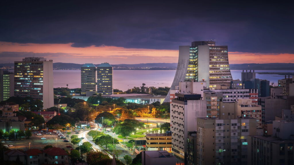 Cidade com charme urbano e eventos culturais repletos de gastronomias únicas