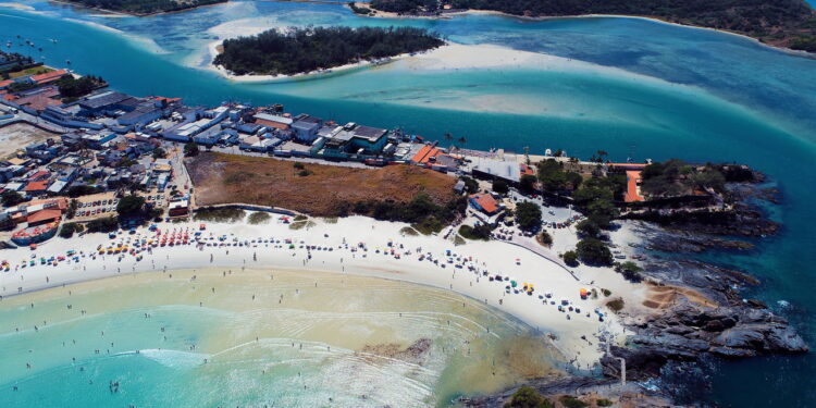 Areia nos pés e agito urbano é o charme das praias perto da cidade