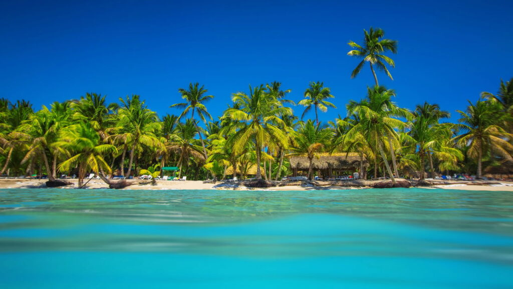 Cidade conhecida por suas praias deslumbrantes e resorts luxuosos!