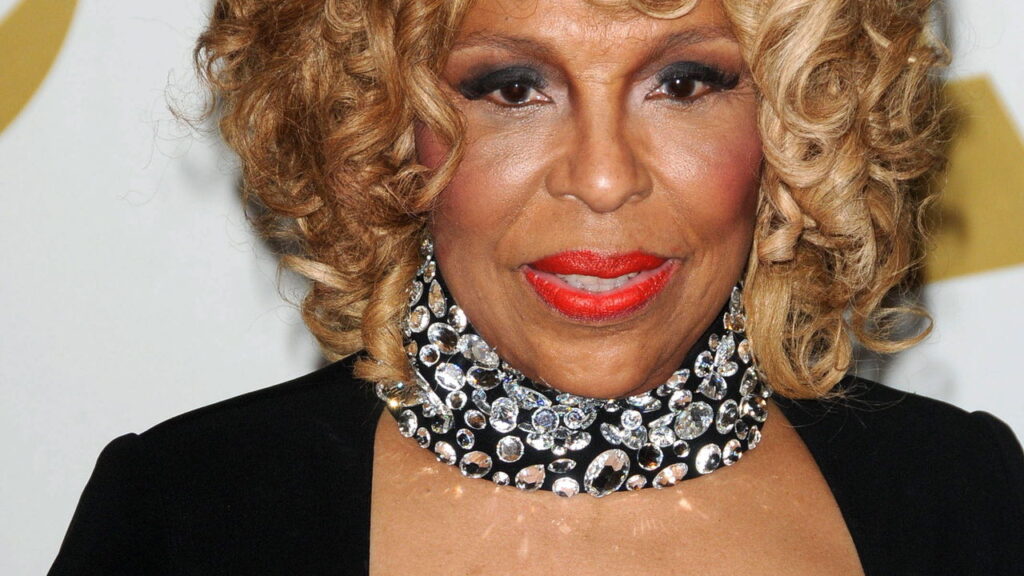 Morre cantora lendária de "Killing Me Softly" aos 83 anos e fãs sentem vazio!