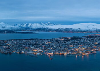 Essa cidade escondida na Noruega revela um espetáculo no céu