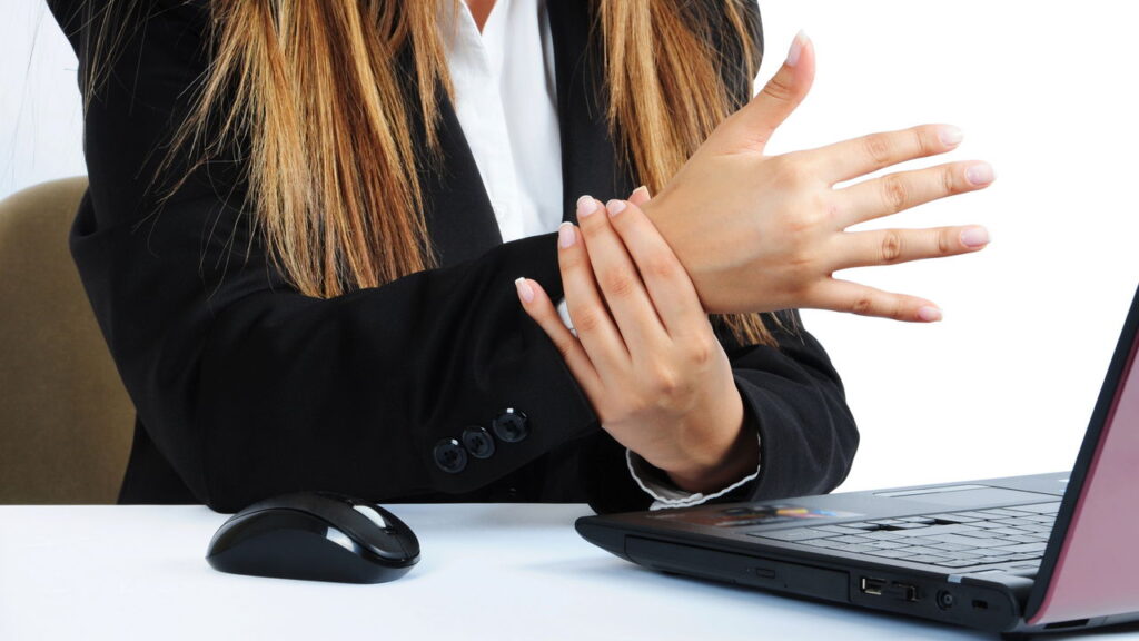 Quem sente dor no punho deve prestar atenção nesses sinais