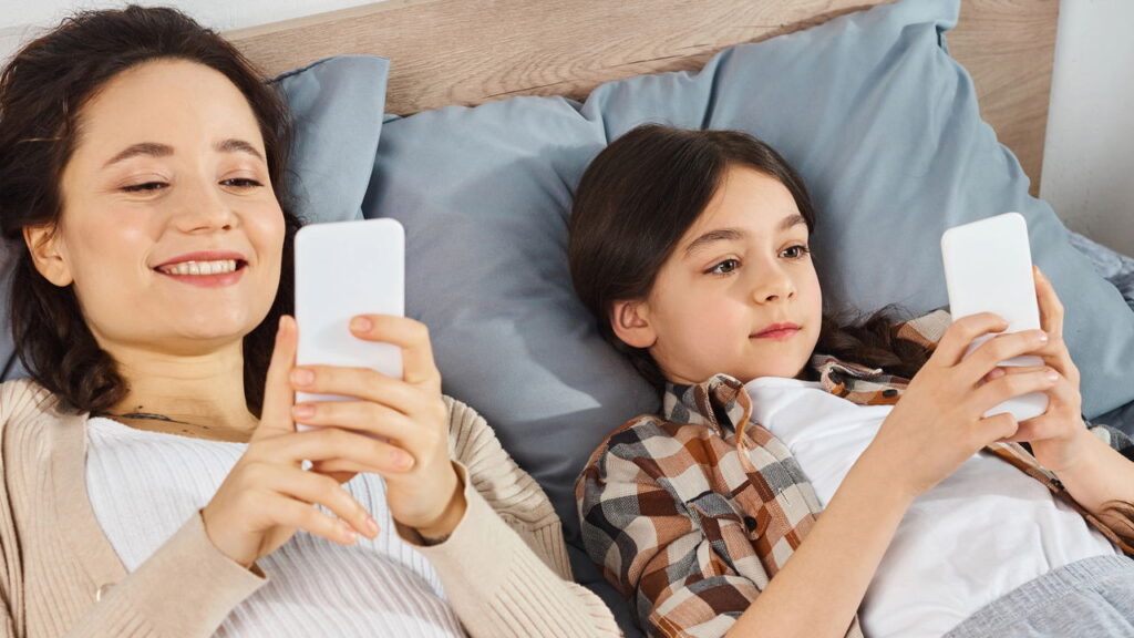 Checar o celular antes de dormir pode prejudicar seu sono, alertam especialistas!