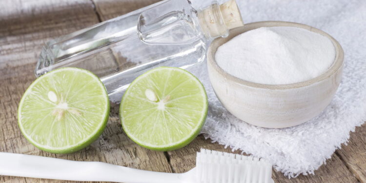 O truque mais usado para desentupir pia de cozinha em minutos