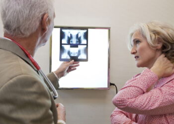 Essa condição atinge o pescoço de forma silenciosa e pode limitar sua rotina