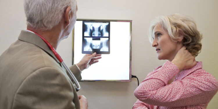 Essa condição atinge o pescoço de forma silenciosa e pode limitar sua rotina