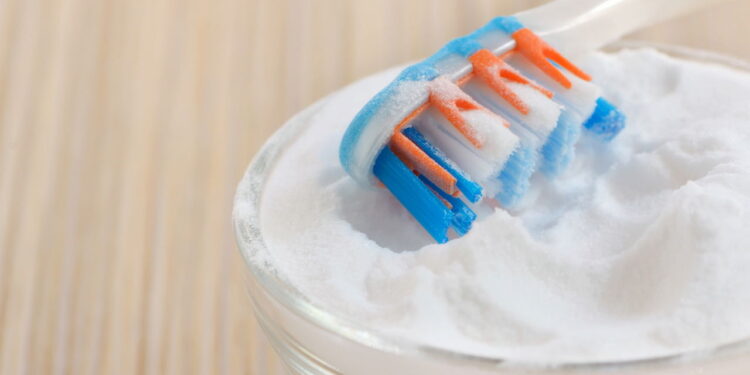 Nem vinagre, nem bicarbonato, essa é a forma mais simples de tirar o tártaro do banheiro