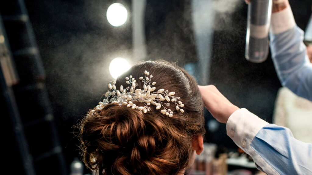 Mulher com cabelos curtos - Créditos: depositphotos.com / cokacoka