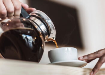 O que o hábito de tomar café sem açúcar revela sobre sua personalidade