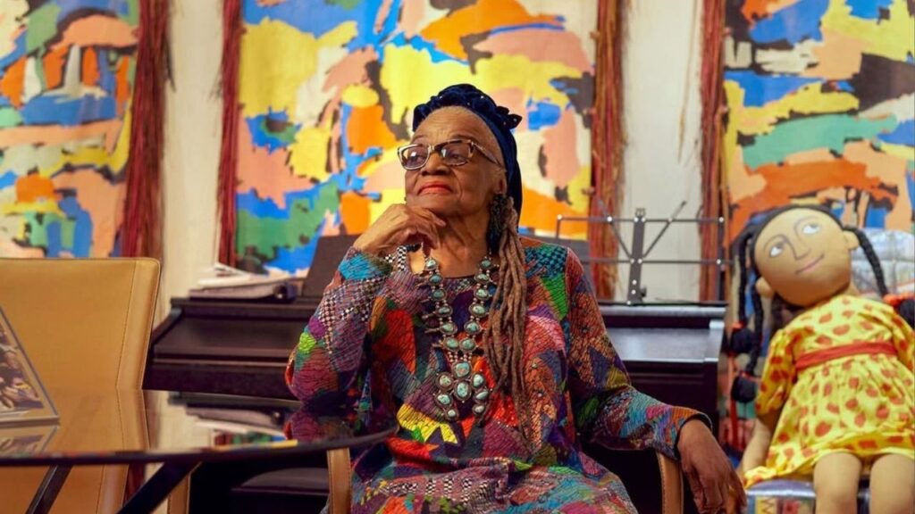 Morreu aos 93 anos uma das pioneiras mais importantes da arte têxtil!