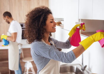 Sua casa pode ficar limpa todo dia mesmo sem usar balde e mangueira