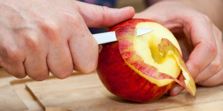 Conheça as propriedades curativas da casca de maçã e seus benefícios para a saúde