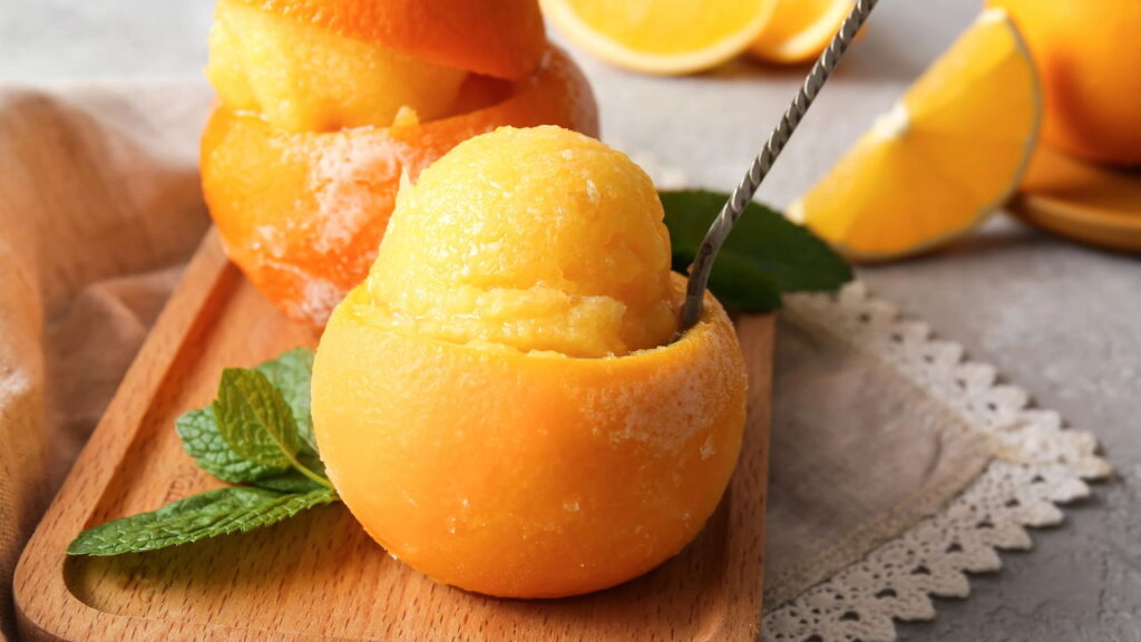 Ação abrasiva suave que remove gordura e devolve o brilho da pia