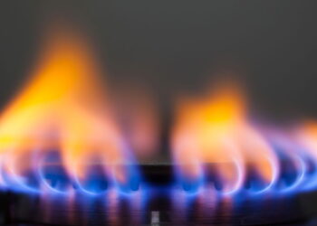 O que significa quando a chama do fogão muda de cor?