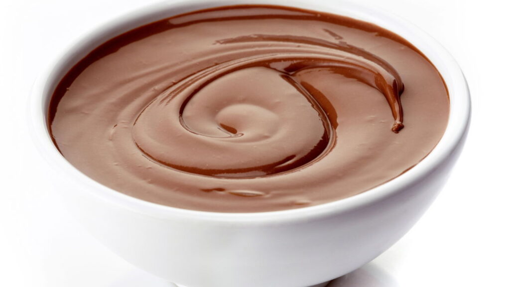 Nem brigadeiro, nem pudim: a sobremesa com 2 ingredientes que não vai ao fogo