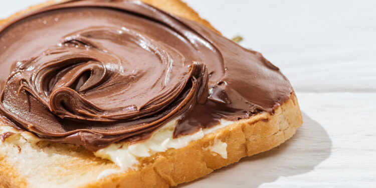 Nem brigadeiro, nem pudim: a sobremesa com 2 ingredientes que não vai ao fogo