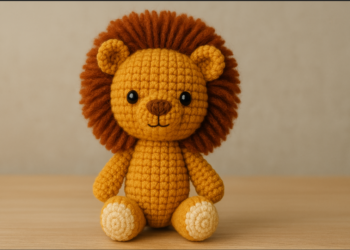 Este leãozinho de crochê é feito à mão e vira presente personalizado único