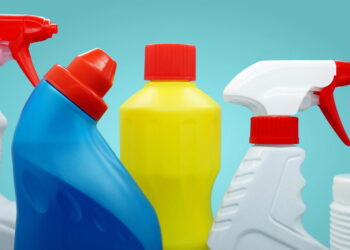 O truque caseiro que substitui o cloro na limpeza do banheiro com eficácia e segurança