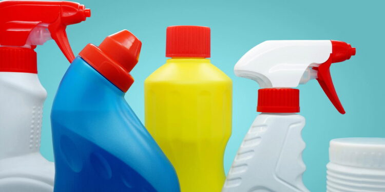 O truque caseiro que substitui o cloro na limpeza do banheiro com eficácia e segurança