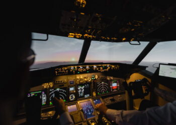 O que significa quando a luz do avião pisca várias vezes antes da decolagem?