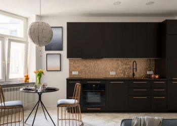 Transforme sua cozinha pequena em um espaço elegante e funcional